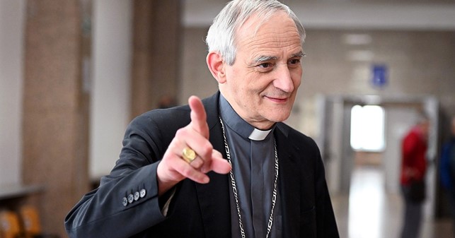 Prete di strada e già mediatore di pace in Mozambico, ecco perché Papa Francesco affida al cardinal Zuppi la missione in Ucraina - Il Fatto Quotidiano